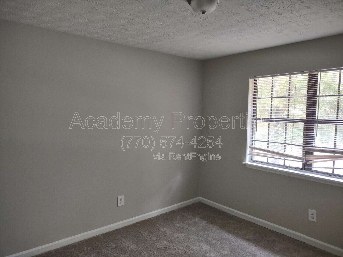 Foto del edificio - 130 Meadowbrook Ct