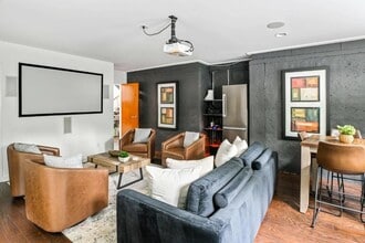 Building Photo - 1960 Tall Tree Dr NE