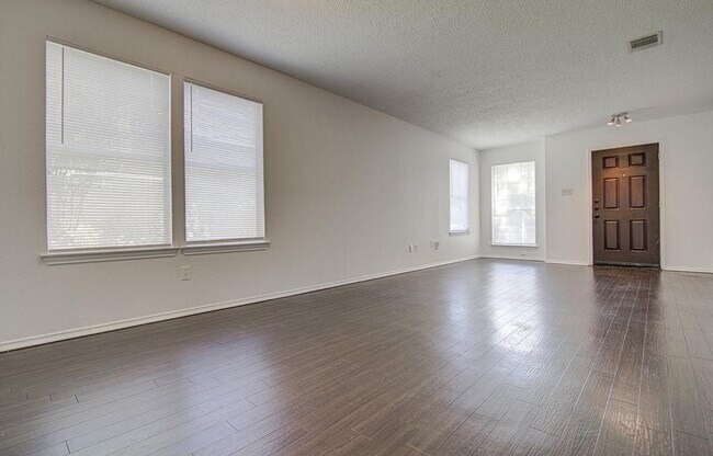 Foto del edificio - 8710 Piney Creek Bend