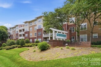 Building Photo - 1000 E Woodlawn Rd