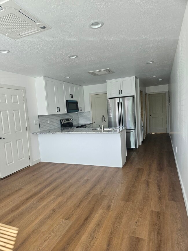 Building Photo - 330 N 985 W