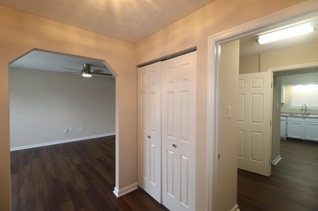 Building Photo - 303 Anthony Dr