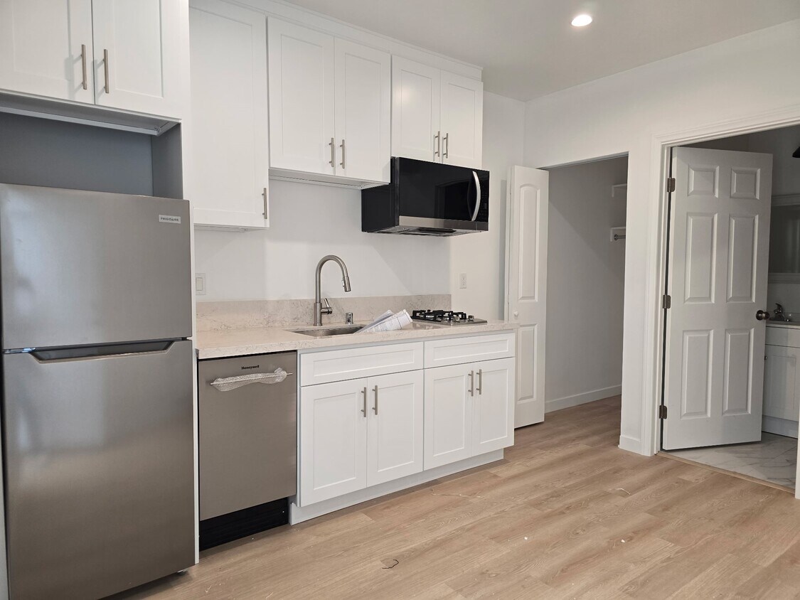 Foto principal - 3721 Mentone Ave