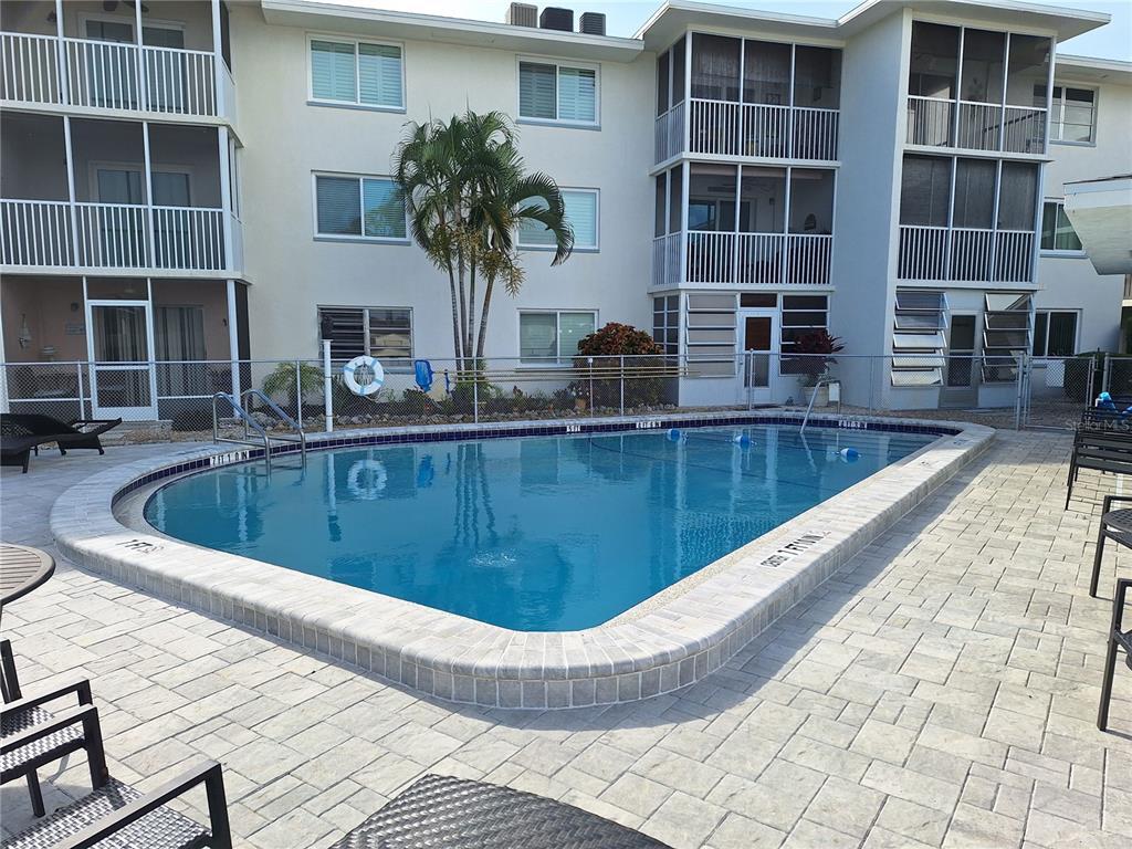 Foto principal - 708 S Tamiami Trl