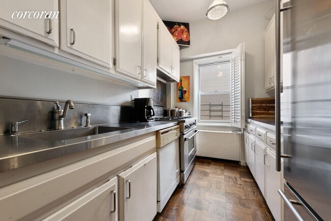 Building Photo - 201 E 79th St