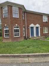 Building Photo - 1000 Heathcliff Dr