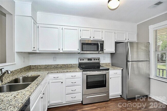 Foto del edificio - 8203 Golf Ridge Dr