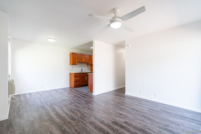 Foto del edificio - Beautifully Renovated Ground Floor 2BR/1BA...