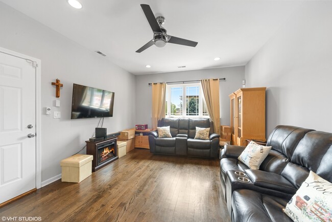 Building Photo - 6042 W 63rd St