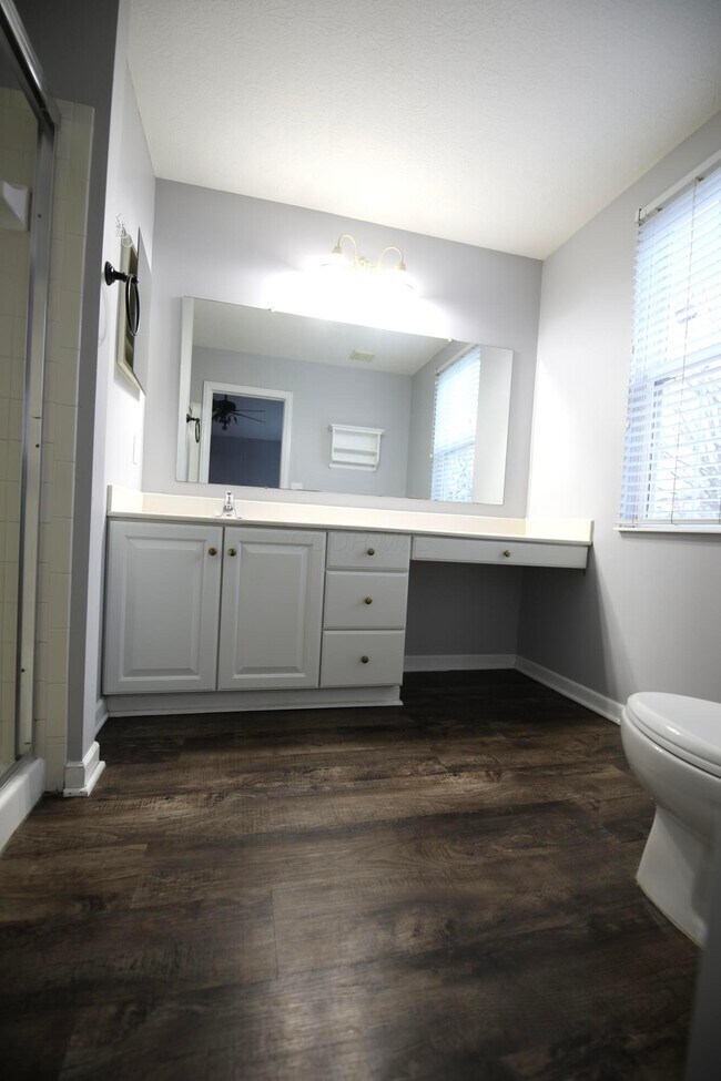 Foto del edificio - 4400 Greensbury Dr