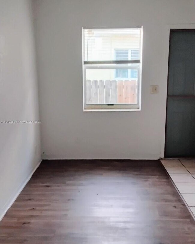 Building Photo - 1914 Adams St