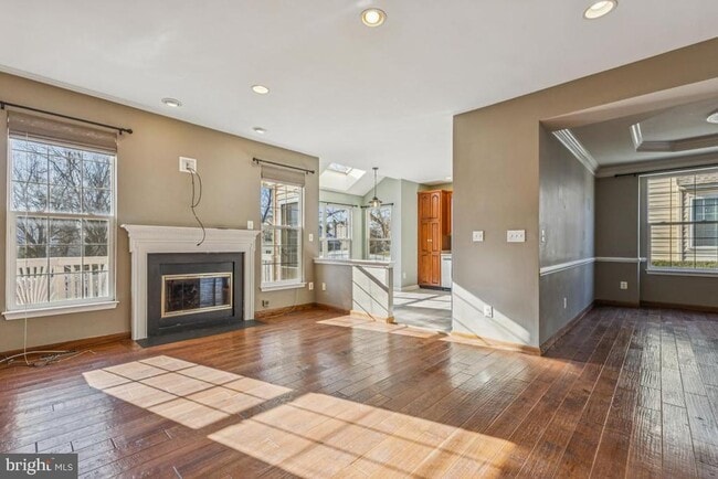 Building Photo - 43605 Dunhill Cup Square