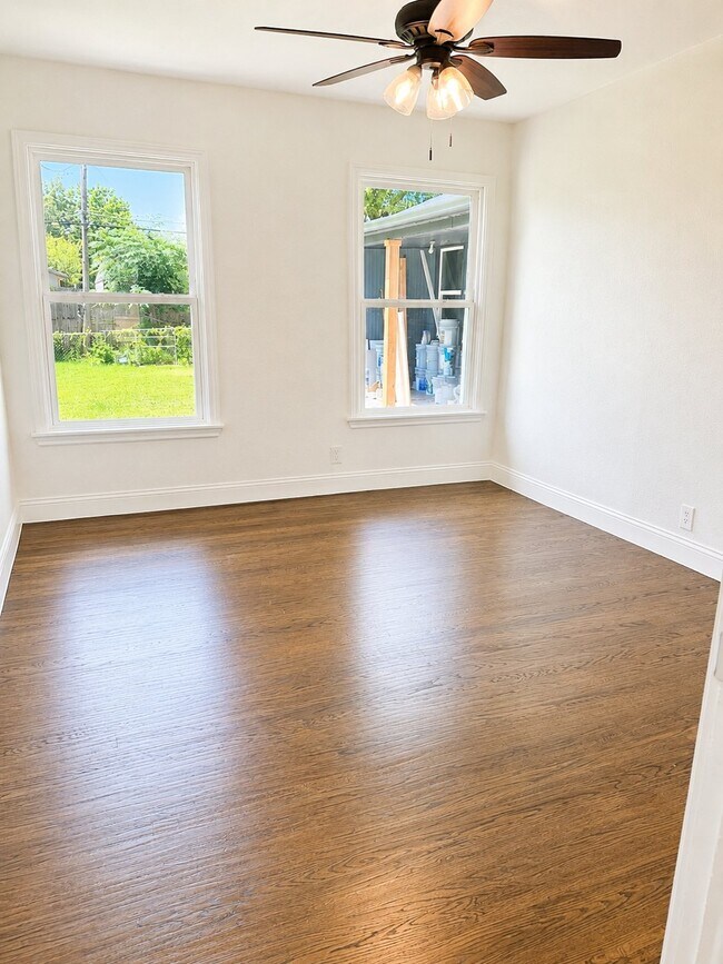 Building Photo - 2614 Tolosa Dr