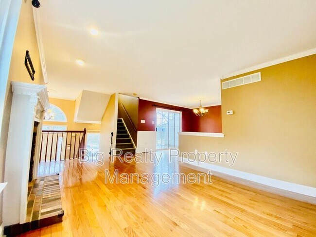 Building Photo - 475 Stoneglen St