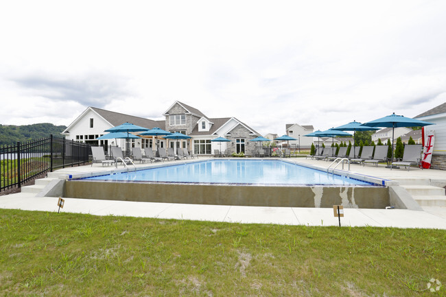 Infinity Pool - The Rivers Edge of Oakmont