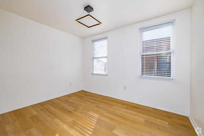 3 habitaciones, 2 baños - 1000 pies cuadrados - Segundo dormitorio - 139 East Clifton Ave