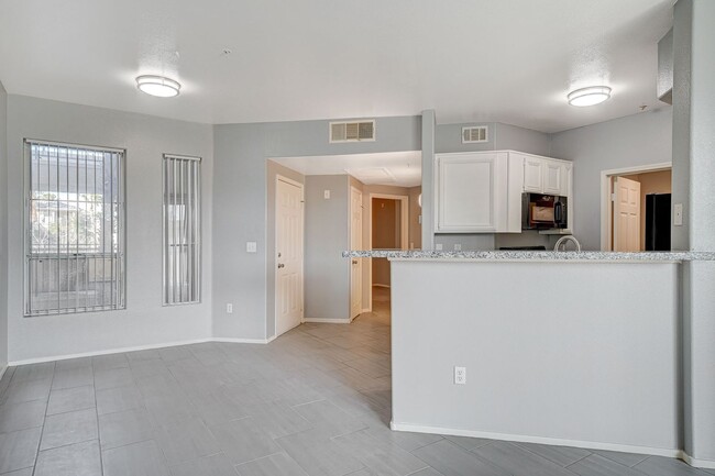 Building Photo - Check out this 2 bedroom upgraded condo!