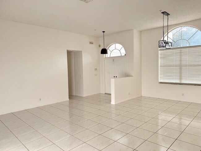 Foto del edificio - 5749 NW 101st Way