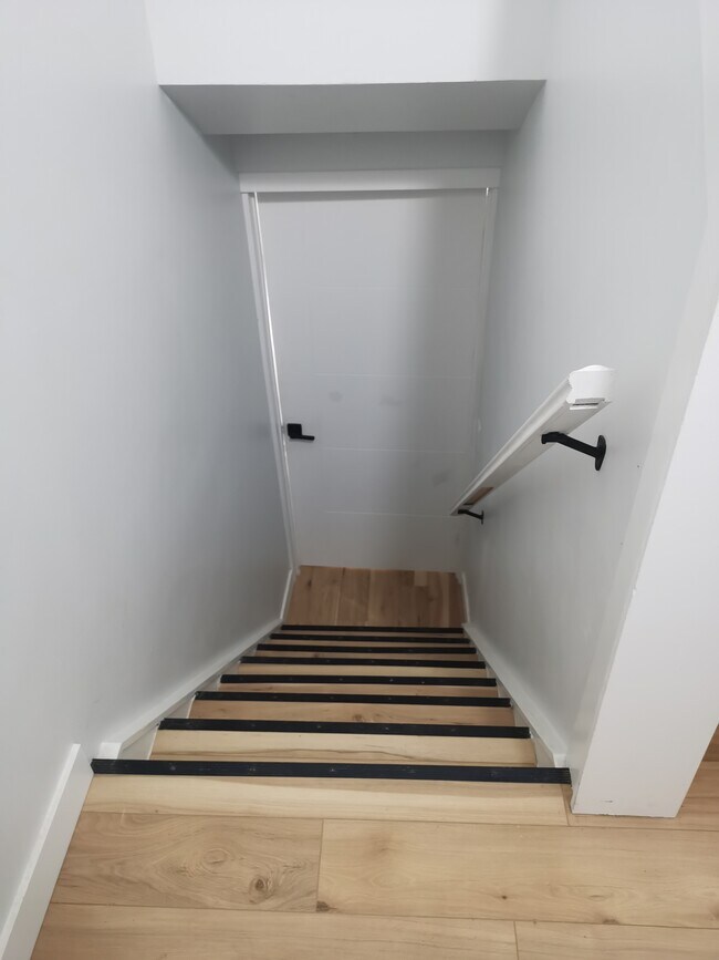 Building Photo - 5236 Dalhousie Dr NW