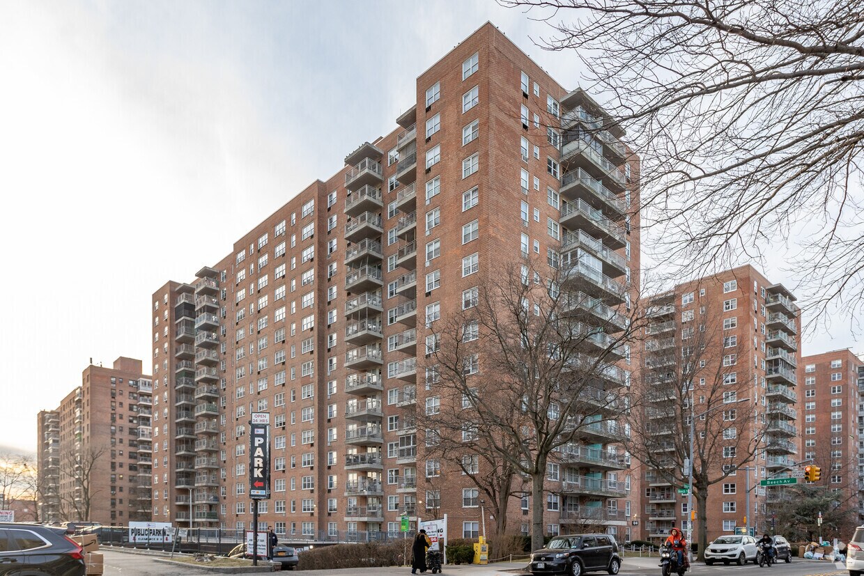Foto principal - Harry and Jeanette Weinberg Apts.