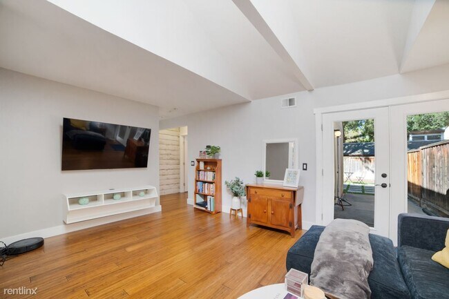 Building Photo - 2 br, 1 bath Townhome - 547 Cassatt Way