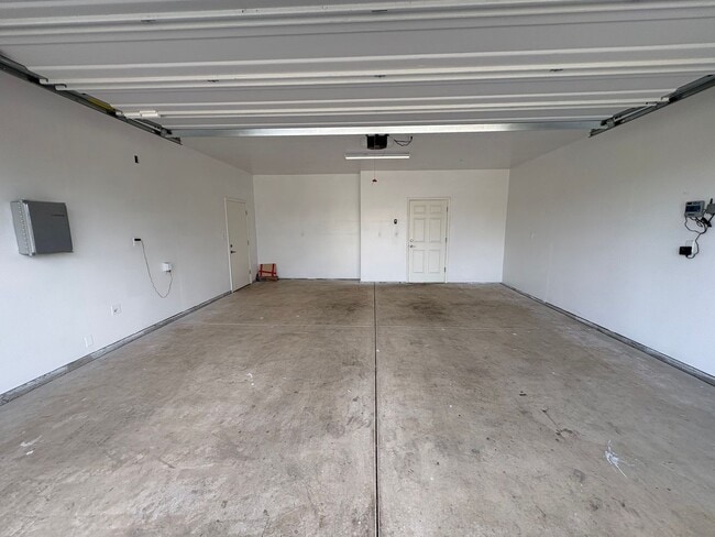 Building Photo - SE Visalia home Rent Ready!
