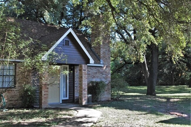 Building Photo - 1601 Faro Dr