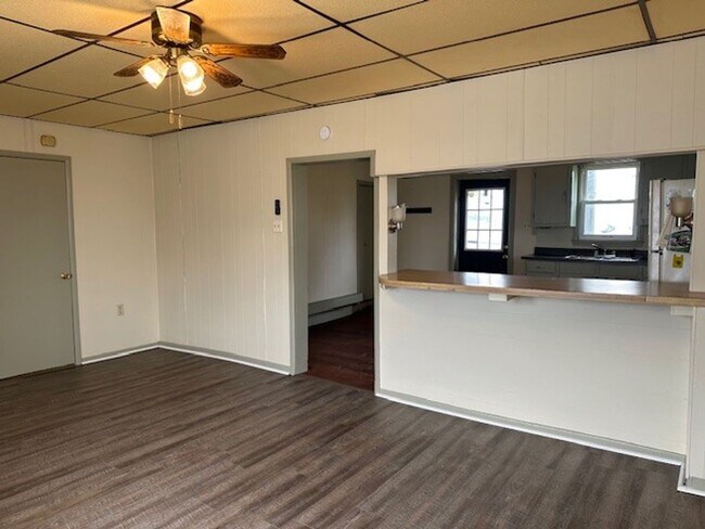 Building Photo - 143 E Market St