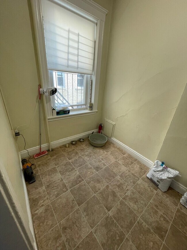 Foto del edificio - 6/1 No Fee! Spacious 1BR apartment on Allston/Brookline border