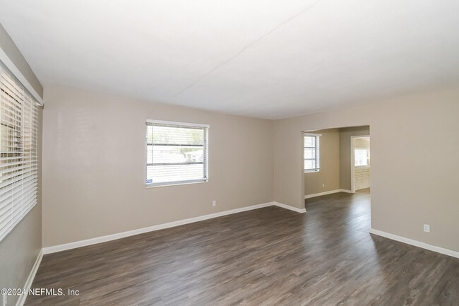 Foto del edificio - 6238 Green Pine Ln