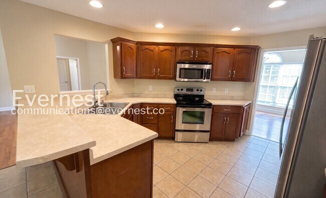 Foto del edificio - 4 Bed, 3 Bath Home with Garage / Pet-Friendly / Available Now!