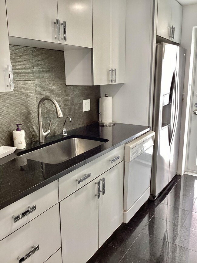 Foto del edificio - 3101 S Ocean Blvd