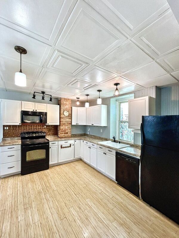 Building Photo - 3021 Grayland Ave