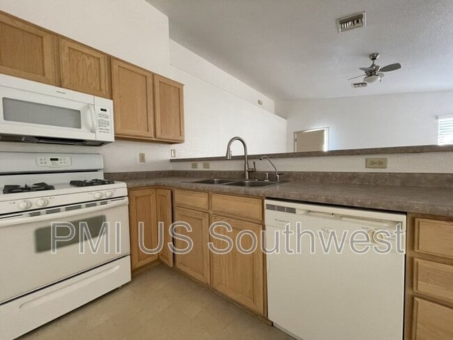 Building Photo - 2366 Parkside Dr