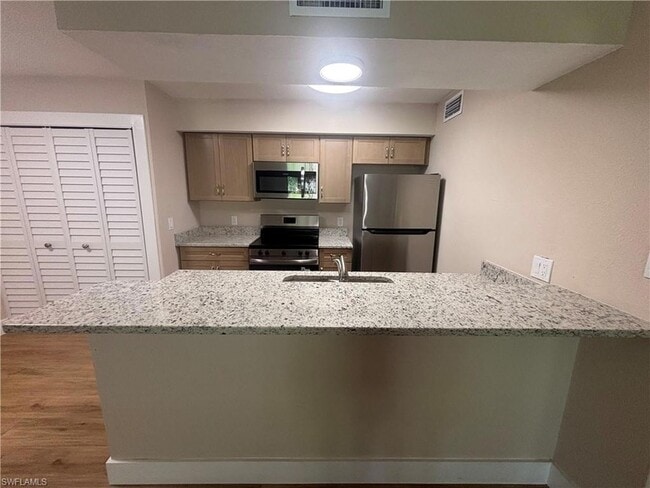 Building Photo - 5305 Summerlin Rd