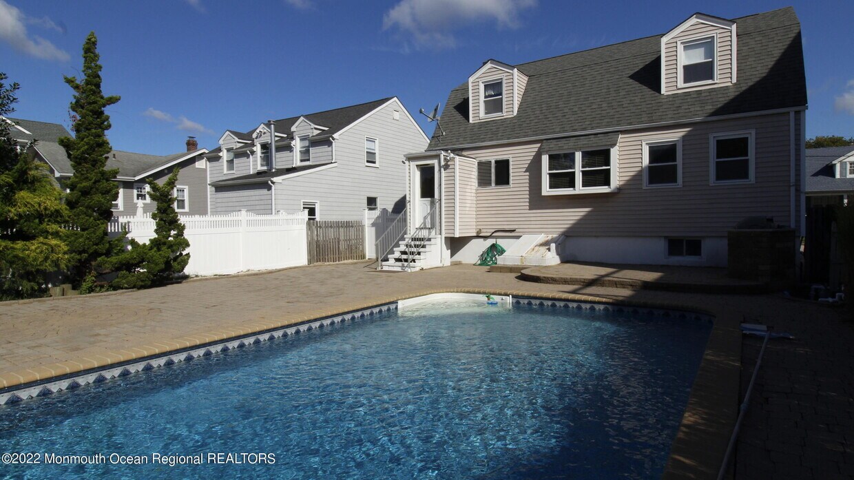 Primary Photo - 304 Trenton Ave