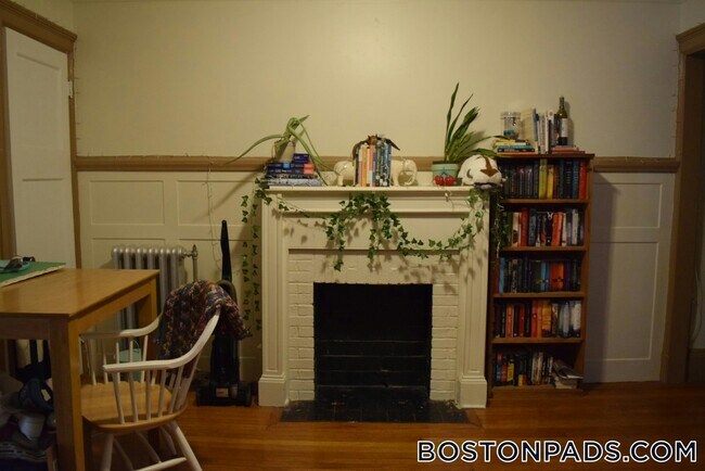 Building Photo - 448 Park Dr