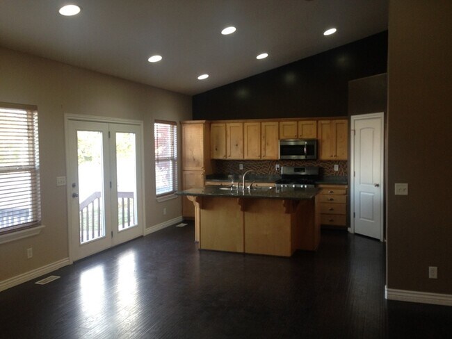 Foto del edificio - 6 Bedroom Dream Home In South Jordan