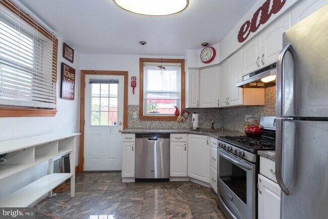 Foto del edificio - 2437 S Chadwick St