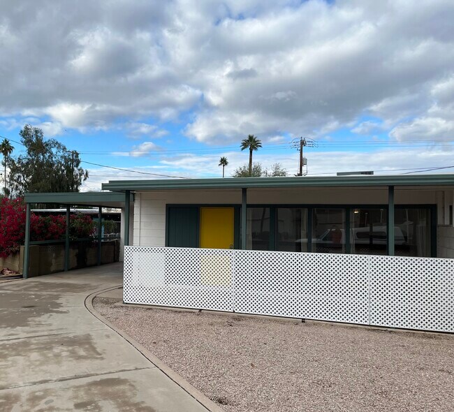 Building Photo - 810 E Redondo Dr