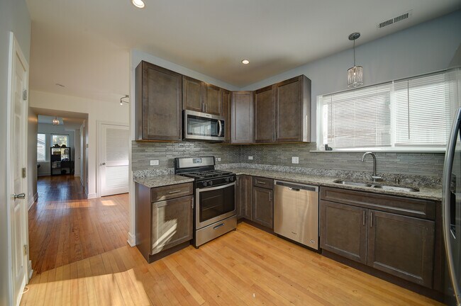 Building Photo - 1812 Ridgeland Ave