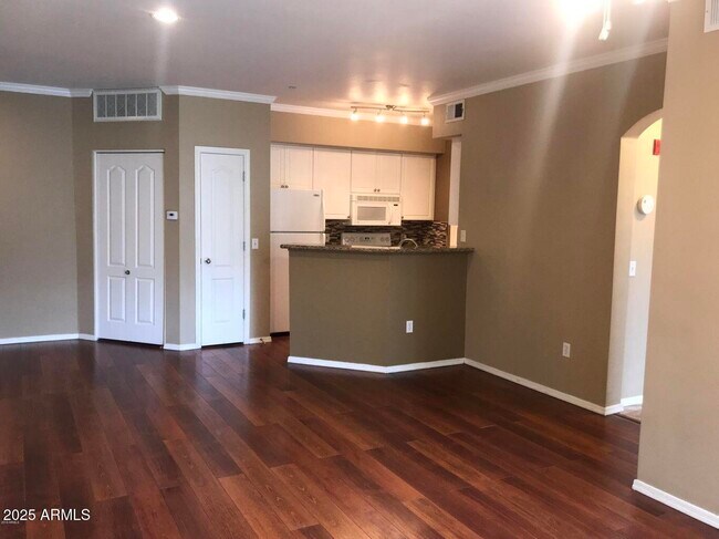 Foto del edificio - 1701 E Colter St