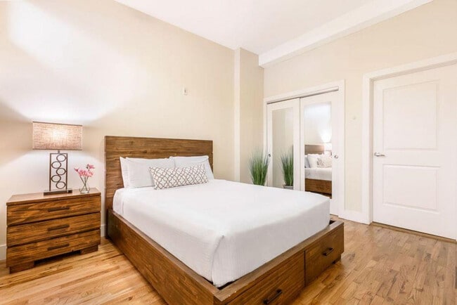 Building Photo - 201 Magazine St