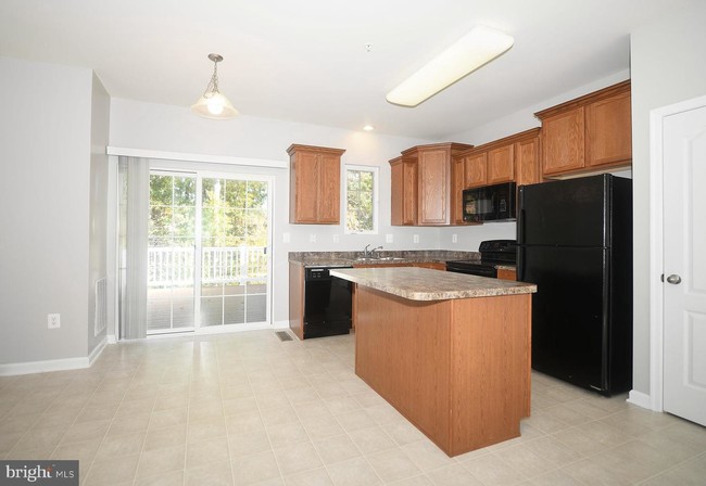 Building Photo - 6851 Archibald Dr