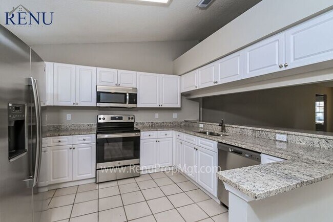 Foto del edificio - This Summer Special is Heating Up!: 50% of...