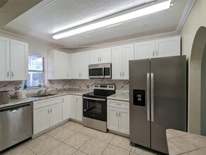 Building Photo - 6606 SW 41st St