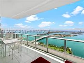 Building Photo - 900 Biscayne Blvd