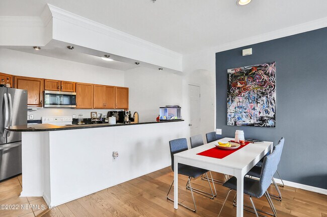 Foto del edificio - 7990 Baymeadows Rd E
