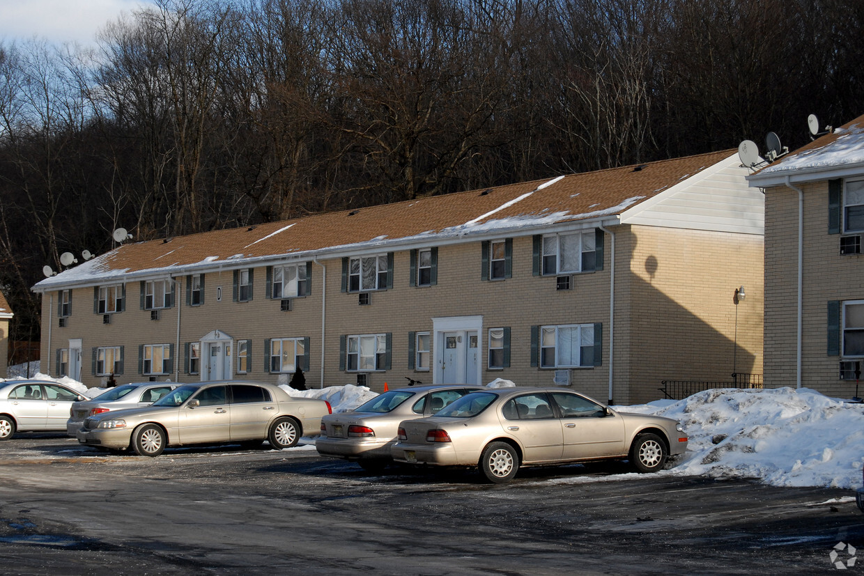 Primary Photo - Laurel Manor Apartments