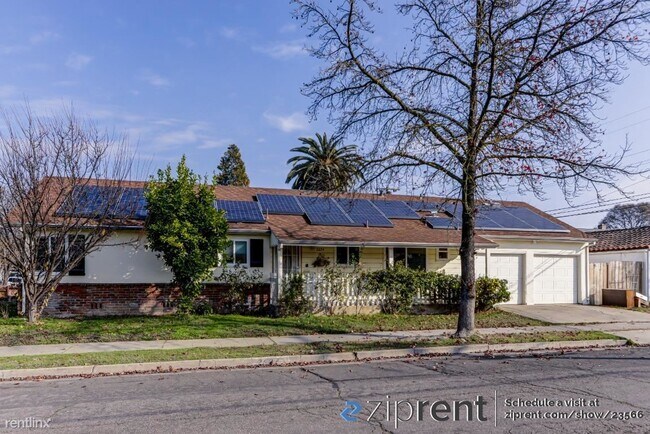 Building Photo - 4 br, 2 bath House - 2624 North Center Str...